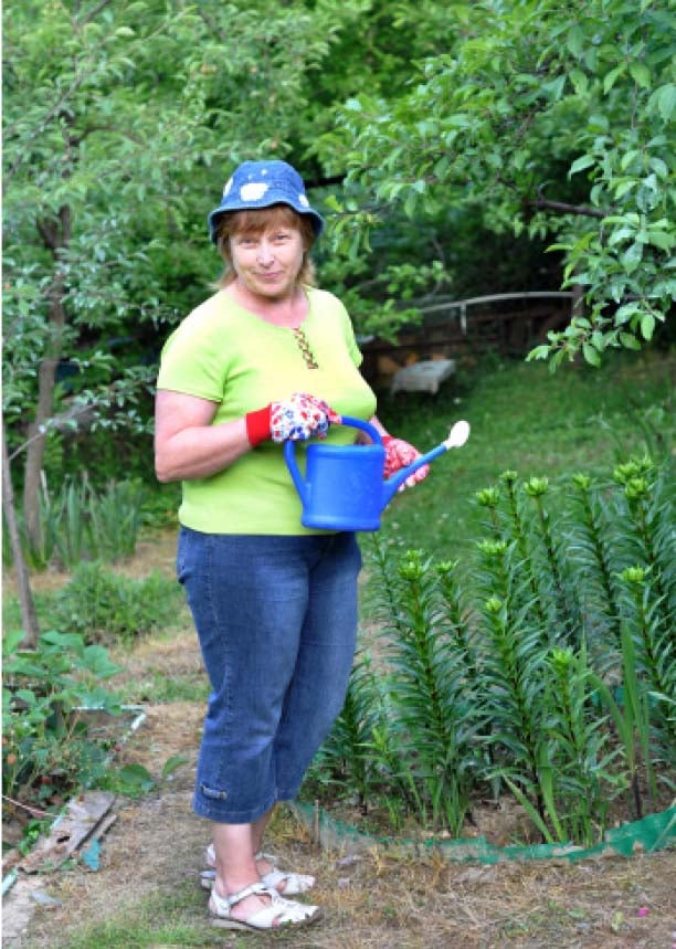 PP-woman-gardening-watering-can